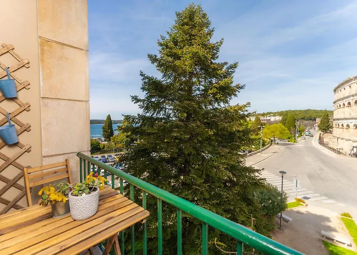 Artistic Luxury Flat With Colosseum View