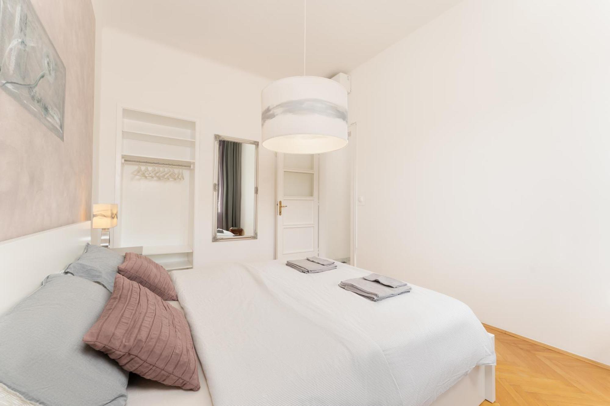 Artistic Luxury Flat With Colosseum View Apartment