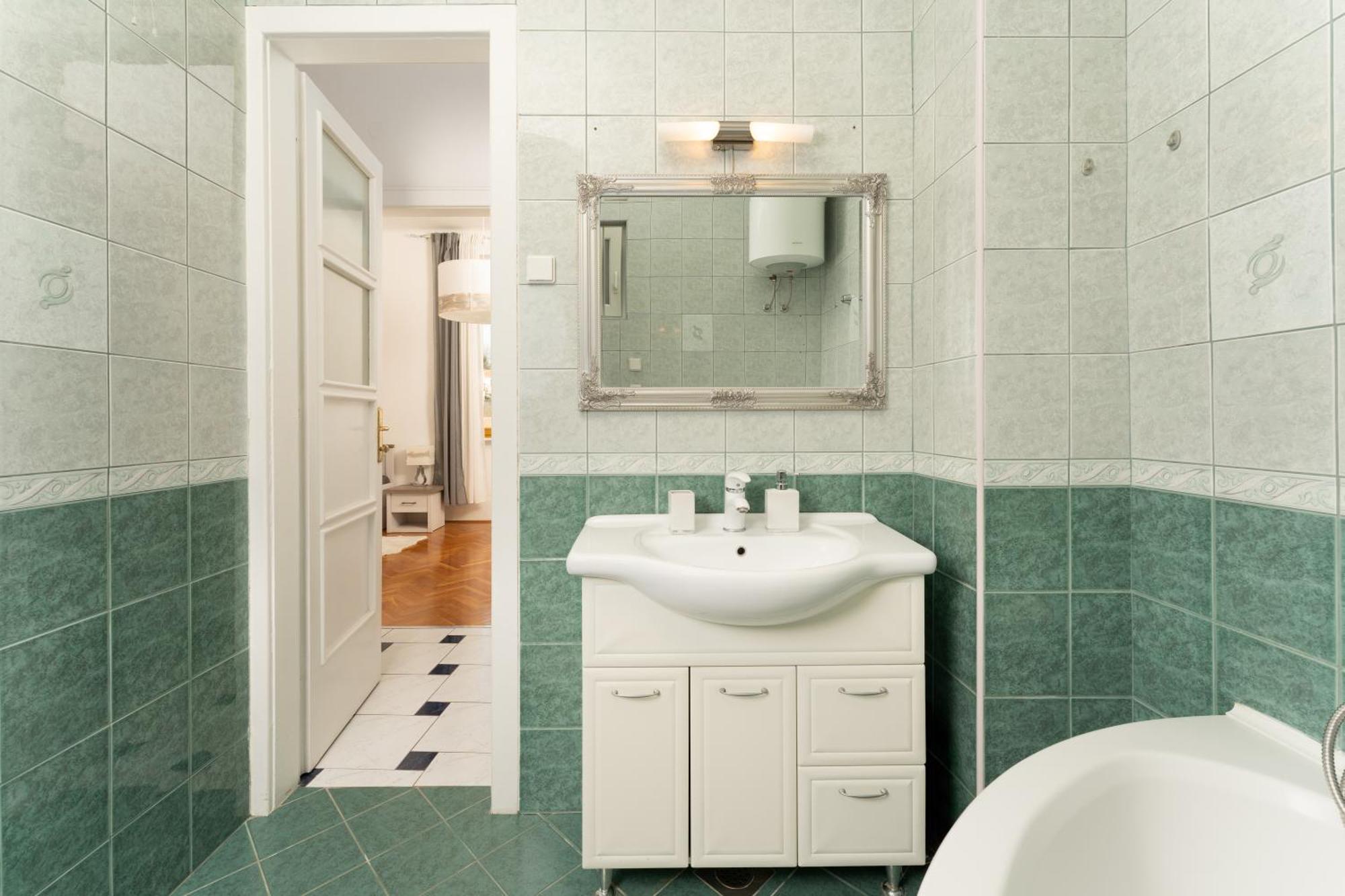 Artistic Luxury Flat With Colosseum View Apartment *
