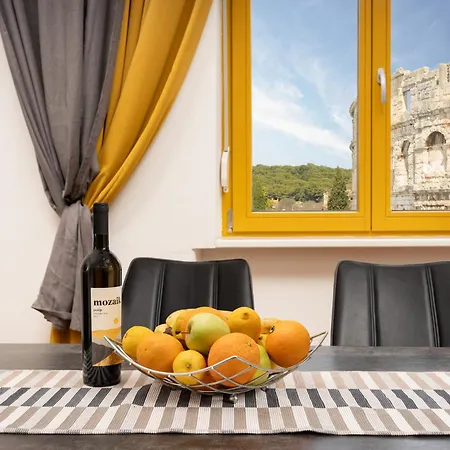 Artistic Luxury Flat With Colosseum View Pula Exterior photo