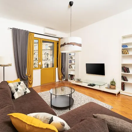 Artistic Luxury Flat With Colosseum View Pula Exterior photo